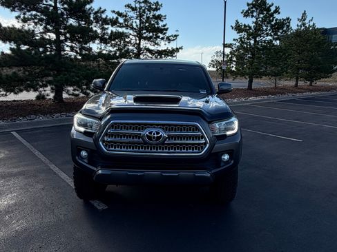 Used 2016 Toyota Tacoma TRD Sport w/ Towing Package AWD/4WD image 4