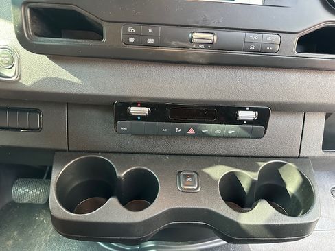 Used 2019 Mercedes-Benz Sprinter 2500 image 17