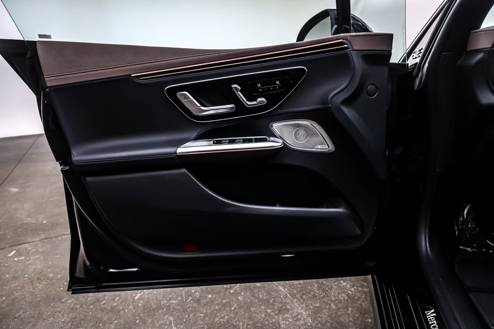 Used 2023 Mercedes-Benz EQE 500 4MATIC Sedan image 14