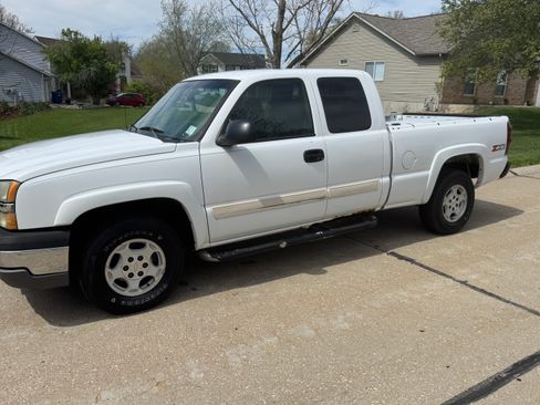Used 2004 Chevrolet Silverado 1500 4x4 Extended Cab w/ Light Duty Power Package image 5
