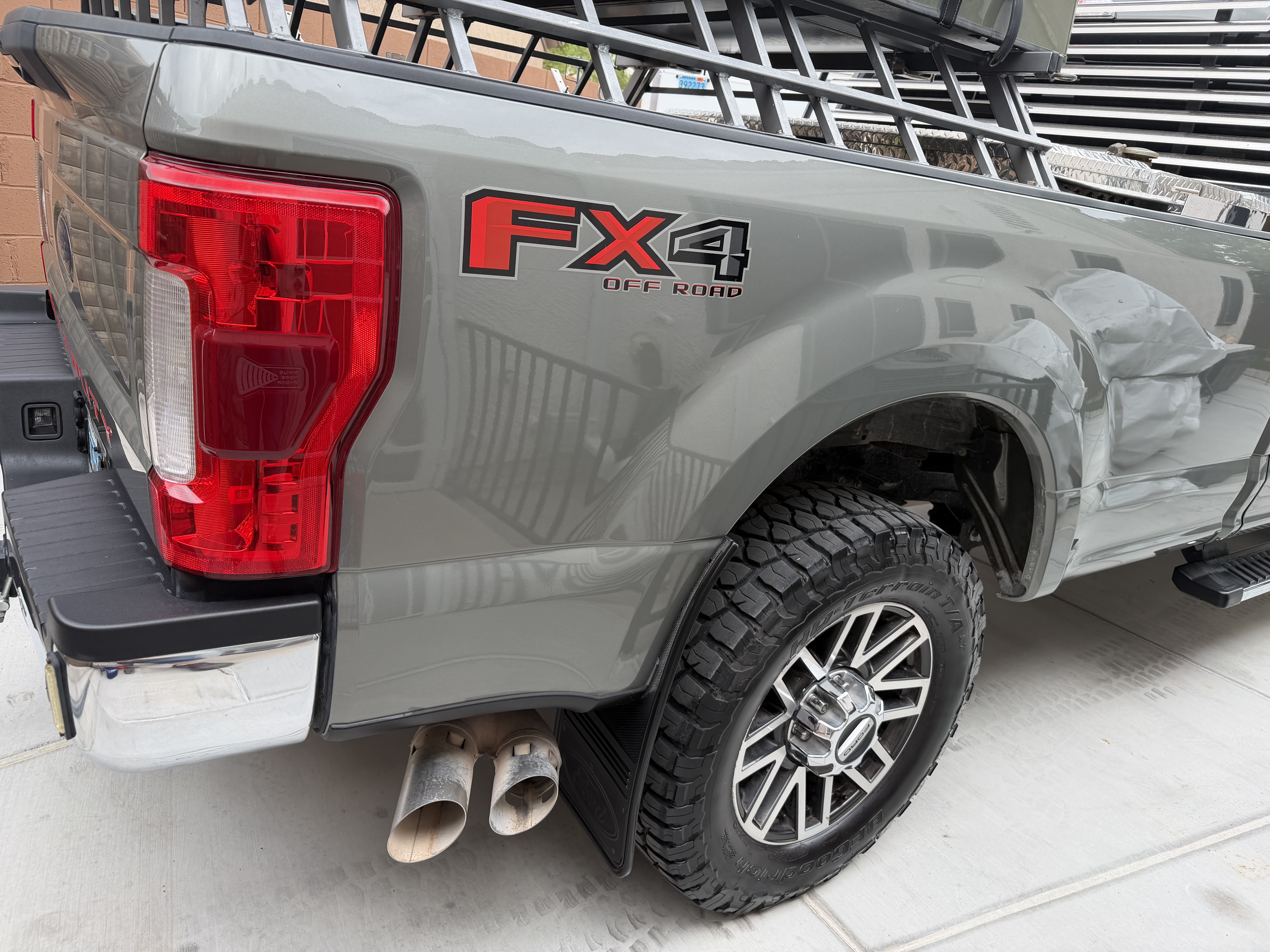 Used 2019 Ford F350 Lariat w/ Lariat Ultimate Package AWD/4WD image 2