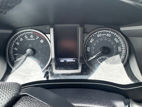 Used 2021 Toyota Tacoma TRD Off-Road image 18