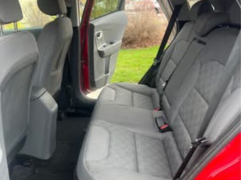 Used 2017 Kia Niro LX image 10