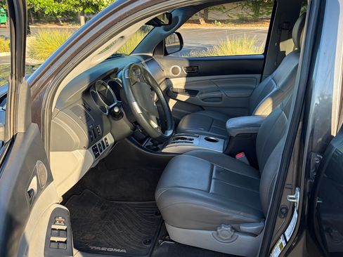 Used 2013 Toyota Tacoma PreRunner w/ TRD Sport Pkg RWD image 8