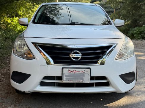 Used 2017 Nissan Versa S FWD image 4
