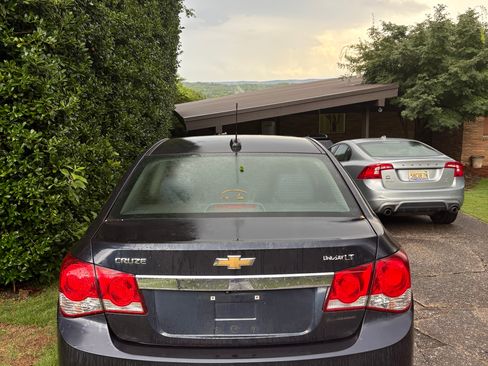 Used 2016 Chevrolet Cruze LT w/ Technology Package image 5