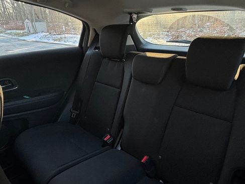 Used 2018 Honda HR-V EX image 6