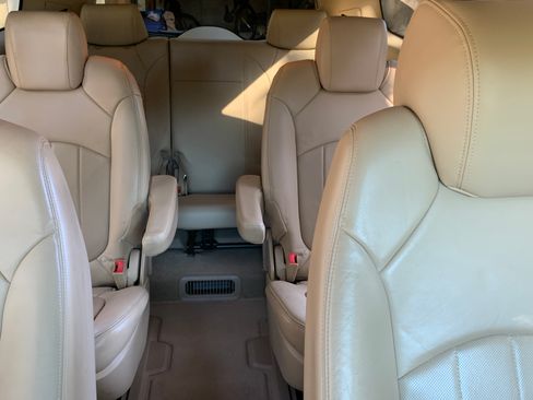 Used 2010 Buick Enclave CXL image 20