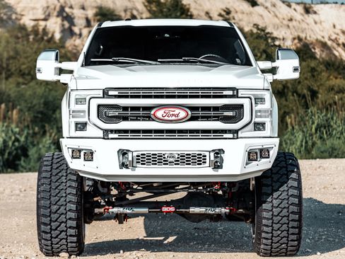 Used 2017 Ford F250 Platinum w/ Platinum Ultimate Package AWD/4WD image 5