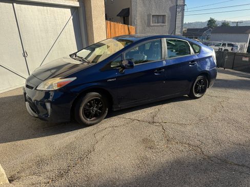 Used 2014 Toyota Prius Four FWD image 16