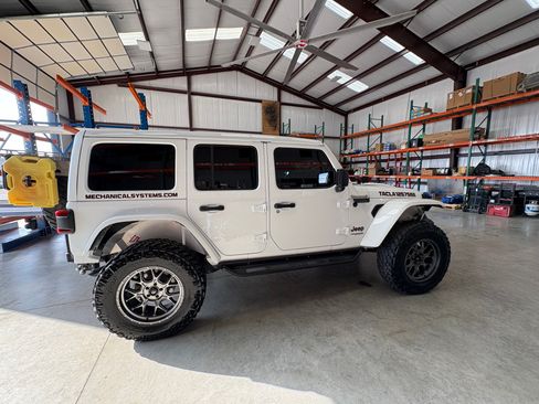 Used 2021 Jeep Wrangler Unlimited Rubicon image 4