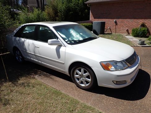 Used 2000 Toyota Avalon XLS image 4