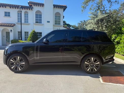 Used 2023 Land Rover Range Rover SE image 2