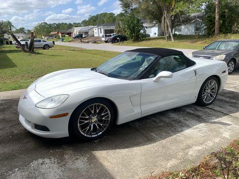 Used 2006 Chevrolet Corvette Convertible w/ Preferred Equipment Group RWD image 2