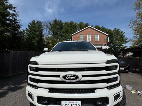 Used 2023 Ford F350 Platinum image 2