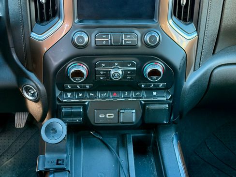 Used 2020 Chevrolet Silverado 2500 High Country image 2