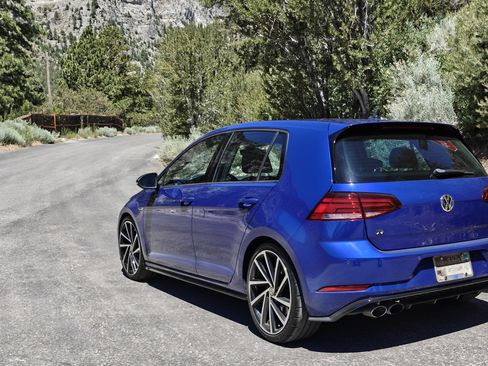 Used 2019 Volkswagen Golf 4-Door AWD/4WD image 2