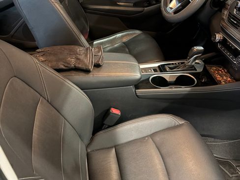 Used 2020 Nissan Altima 2.0 Platinum image 2