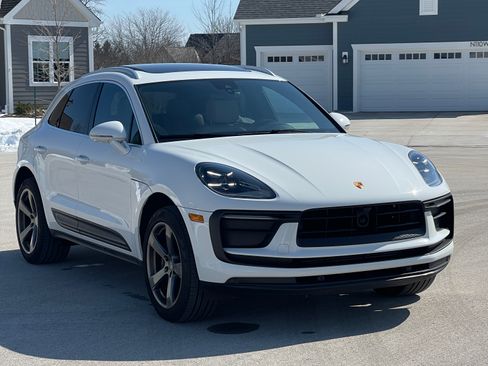 Used 2023 Porsche Macan Turbo image 17