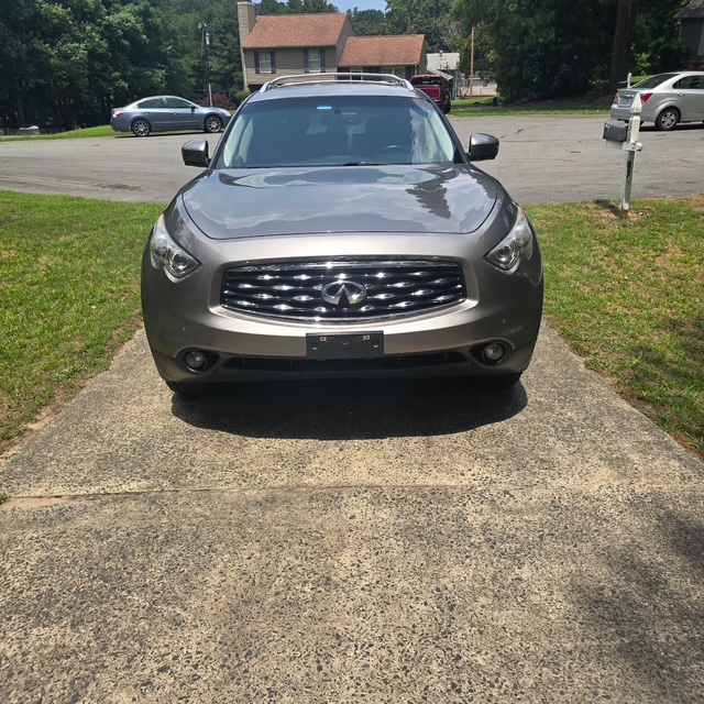 Used 2011 INFINITI FX35 AWD w/ Premium Pkg image 2