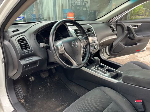 Used 2014 Nissan Altima 2.5 SV FWD image 6