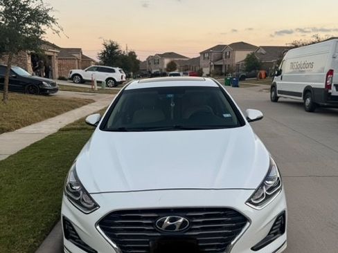 Used 2018 Hyundai Sonata Limited w/ Cargo Package image 2