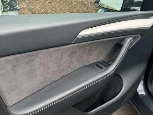 Used 2023 Tesla Model Y Performance image 13