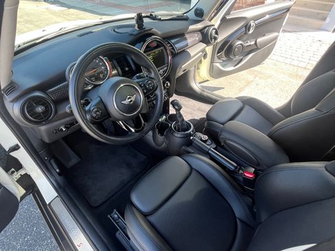 Used 2017 MINI Cooper S image 9