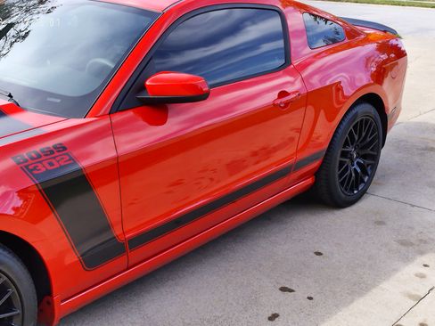 Used 2013 Ford Mustang Boss 302 w/ Boss 302 Accessory Pkg RWD image 4