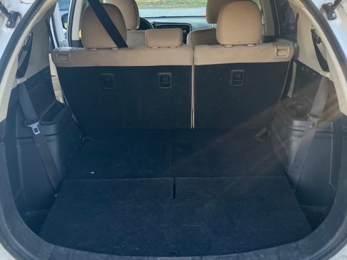 Used 2014 Mitsubishi Outlander SE image 13