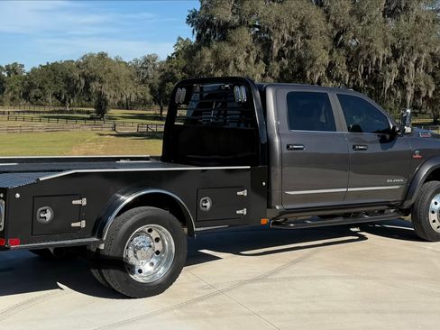 Used 2022 RAM 5500 4x4 Crew Cab image 2