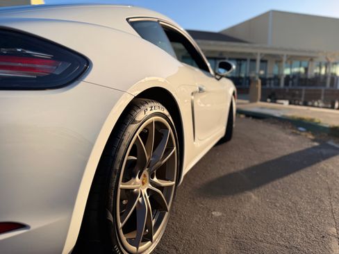 Used 2019 Porsche 718 Cayman RWD image 4