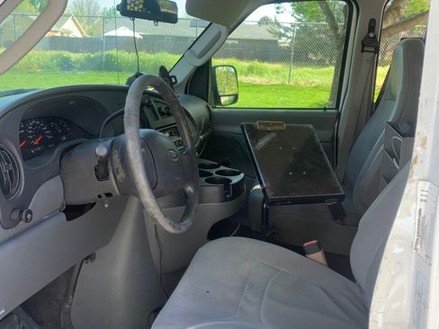 Used 2006 Ford E-150 and Econoline 150 RWD image 6