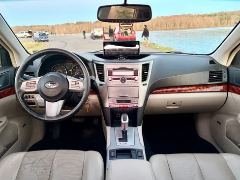 Used 2011 Subaru Outback 2.5i Limited w/ PWR Moonroof Pkg AWD/4WD image 12