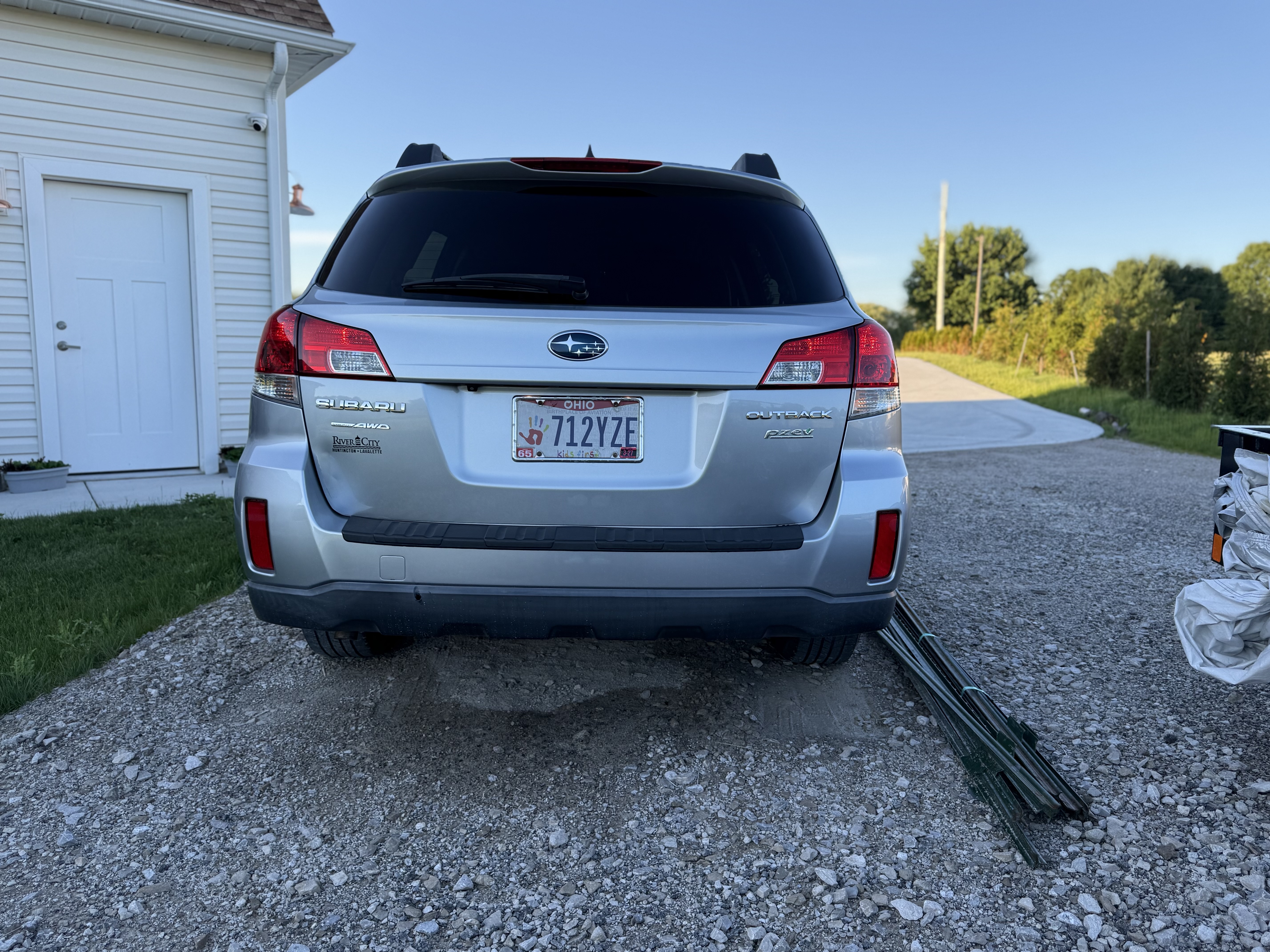 Used 2012 Subaru Outback 2.5i Limited AWD/4WD image 2