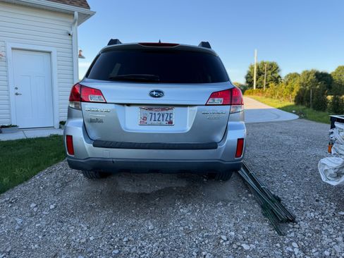 Used 2012 Subaru Outback 2.5i Limited AWD/4WD image 2