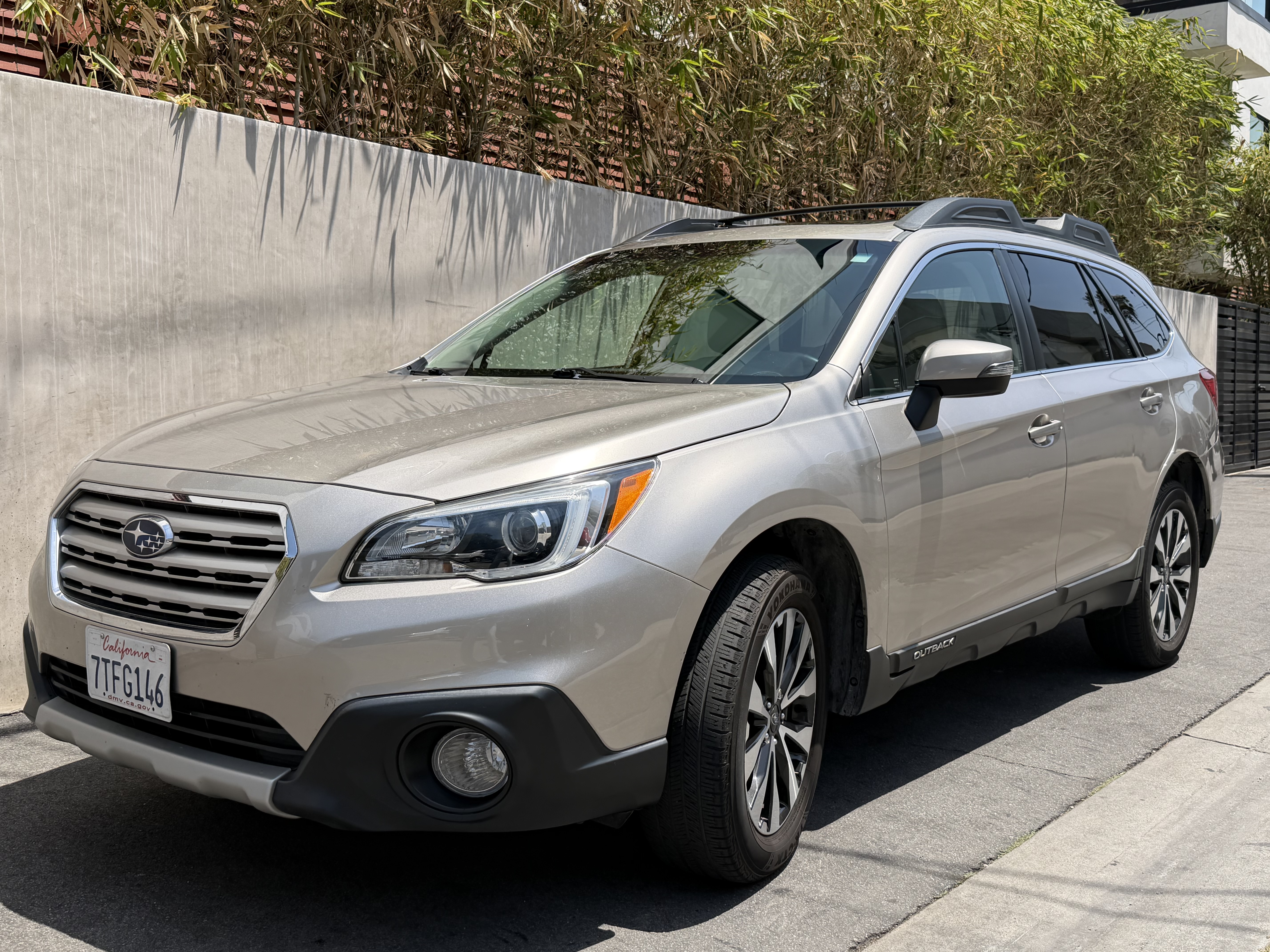 Used 2016 Subaru Outback 2.5i Limited AWD/4WD image 1