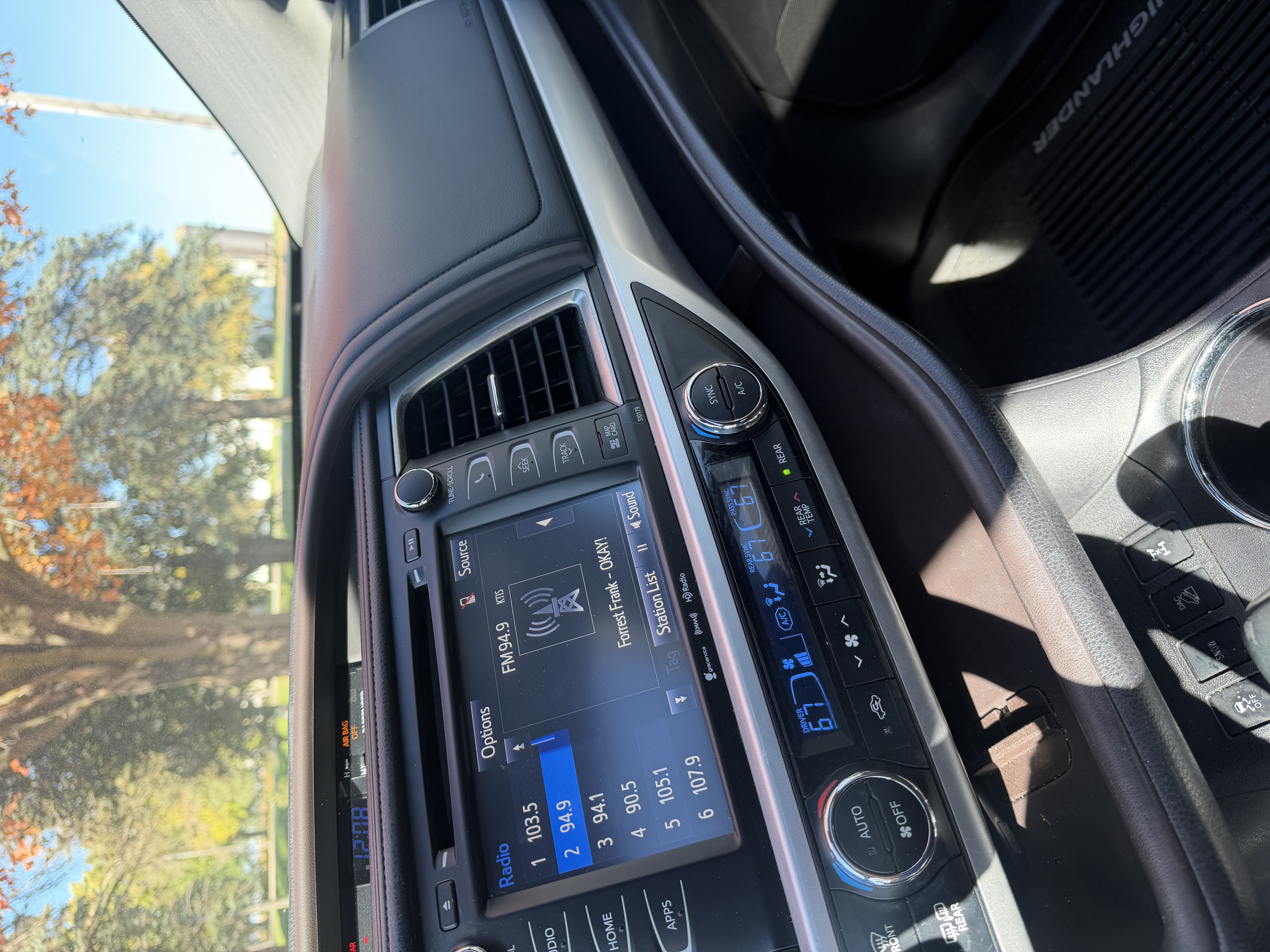 Used 2018 Toyota Highlander XLE AWD/4WD image 9