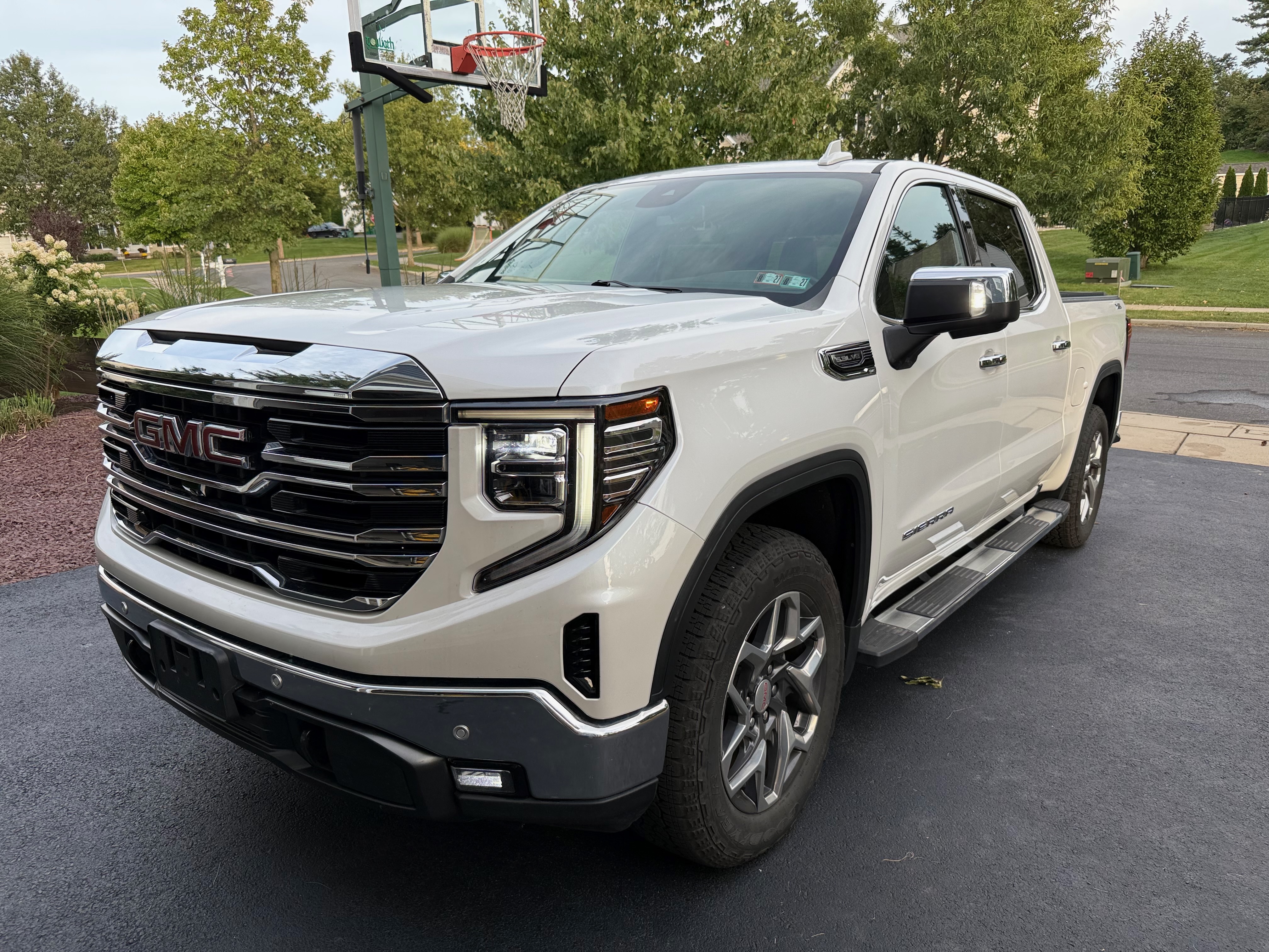 Used 2022 GMC Sierra 1500 SLT w/ SLT Premium Plus Package AWD/4WD image 1