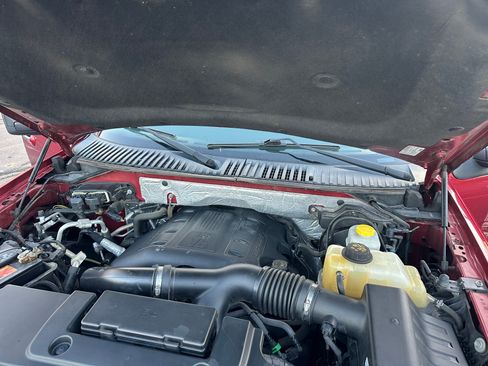 Used 2017 Ford Expedition XLT w/ Equipment Group 202A image 27