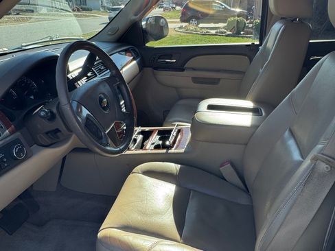 Used 2011 Chevrolet Tahoe LTZ image 4