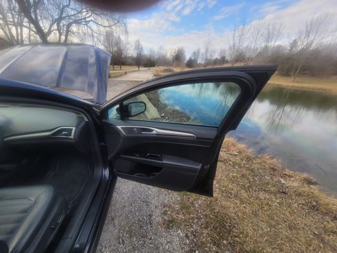 Used 2015 Ford Fusion Energi SE image 18