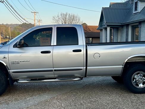 Used 2006 Dodge Ram 2500 Truck SLT image 1