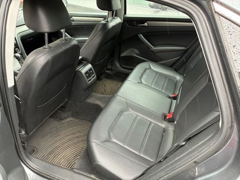 Used 2014 Volkswagen Passat TDI SE image 5