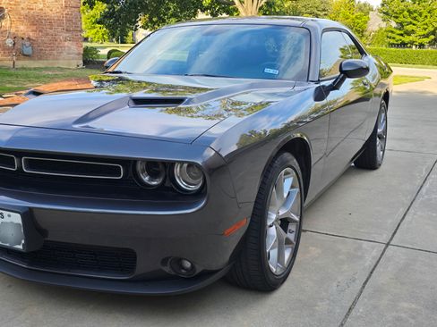 Used 2023 Dodge Challenger SXT w/ Plus Package image 4