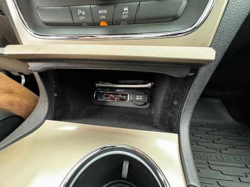 Used 2015 Jeep Grand Cherokee Overland AWD/4WD image 19