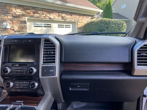 Used 2015 Ford F150 Lariat w/ Equipment Group 502A Luxury image 16