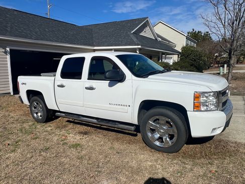Used 2008 Chevrolet Silverado 1500 LT w/ 1LT Convenience Package image 2