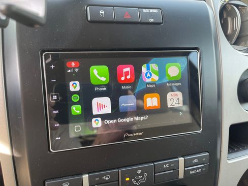 Used 2010 Ford F150 XLT image 12