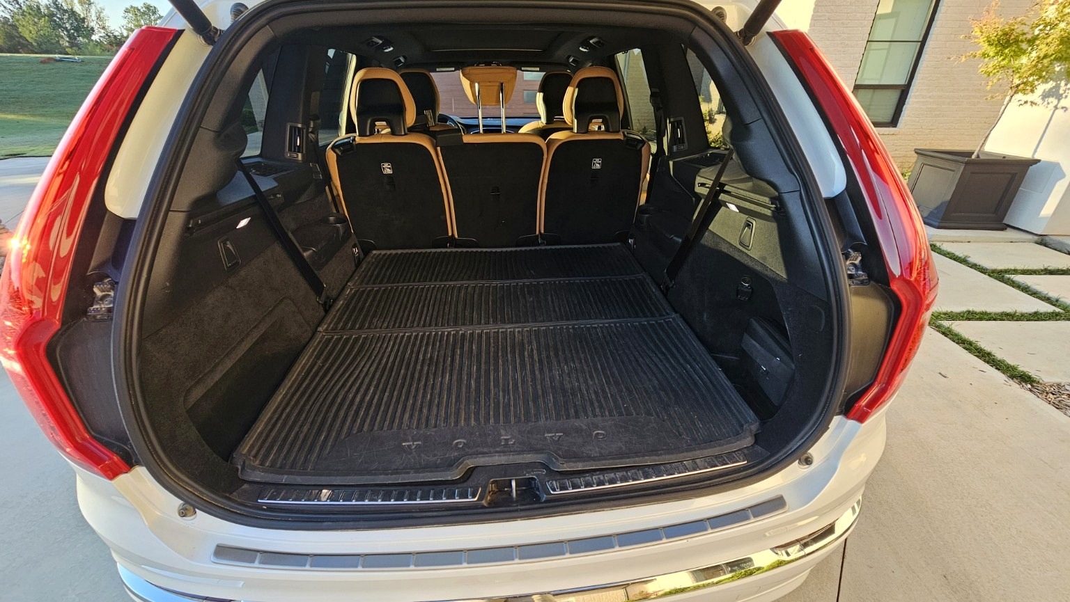 Used 2023 Volvo XC90 T8 Ultimate AWD/4WD image 11